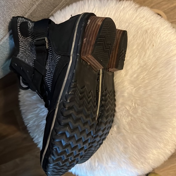 Sorel boots - Picture 6 of 7